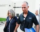 Pai dos surfistas mortos em México testifica em julgamento