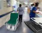 NHS enfrenta verão mais movimentado em sua história devido a ondas de calor