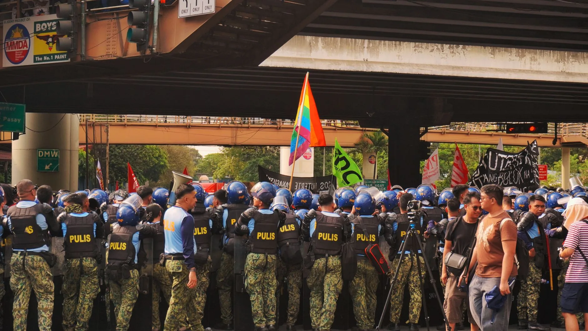 Contexto: Protestos e Leis Policiais: Desafios e Desdobramentos
