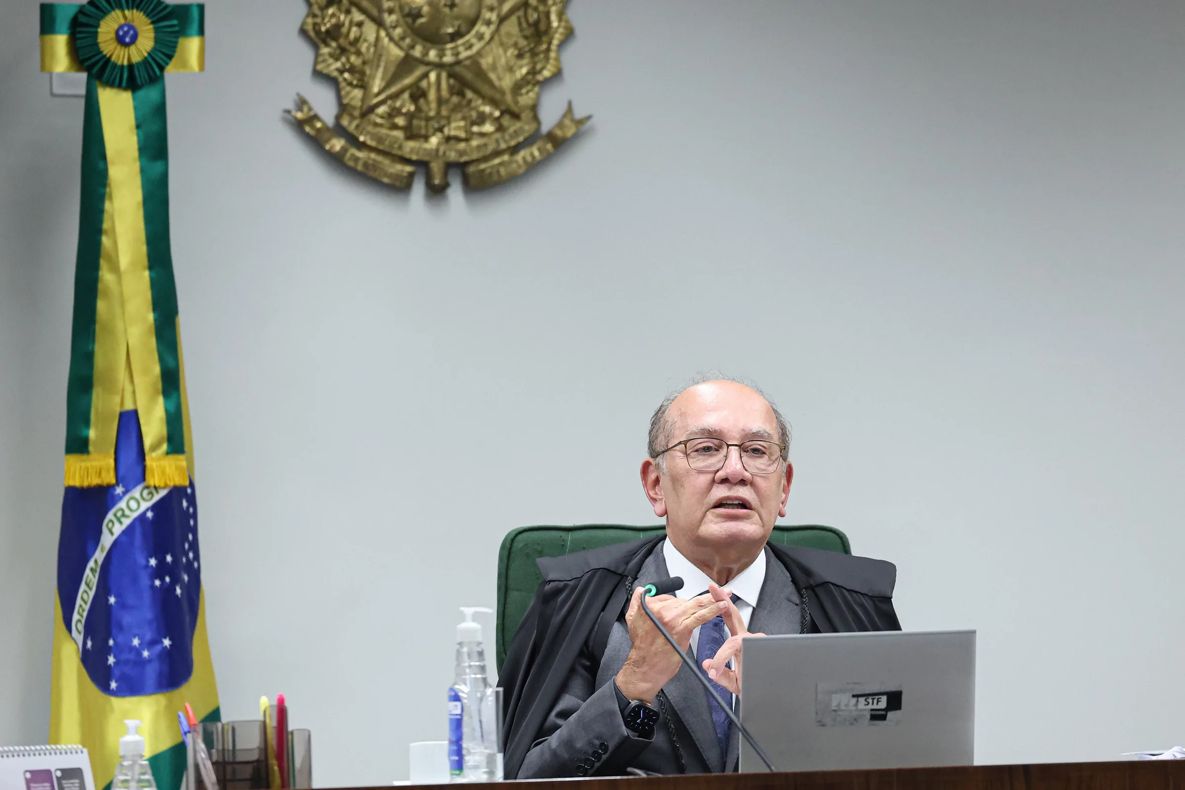 Gilmar Mendes pede cópia do celular de Vorcaro