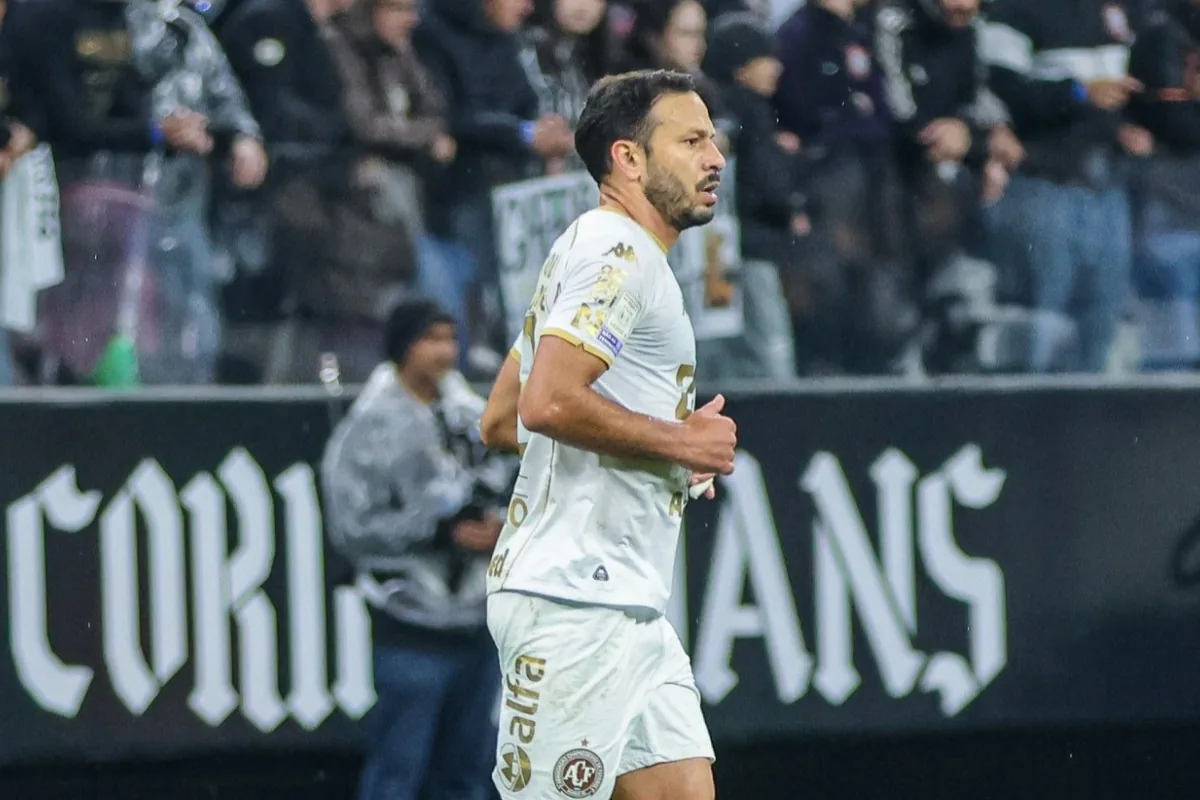 Chapecoense reformula elenco e encerra janela de transferências