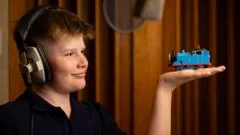 Menino de 13 anos assume papel de Thomas the Tank Engine