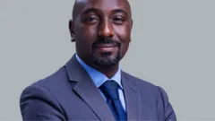 Rixa familiar após apresentador de TV ser escolhido sucessor do rei de Uganda