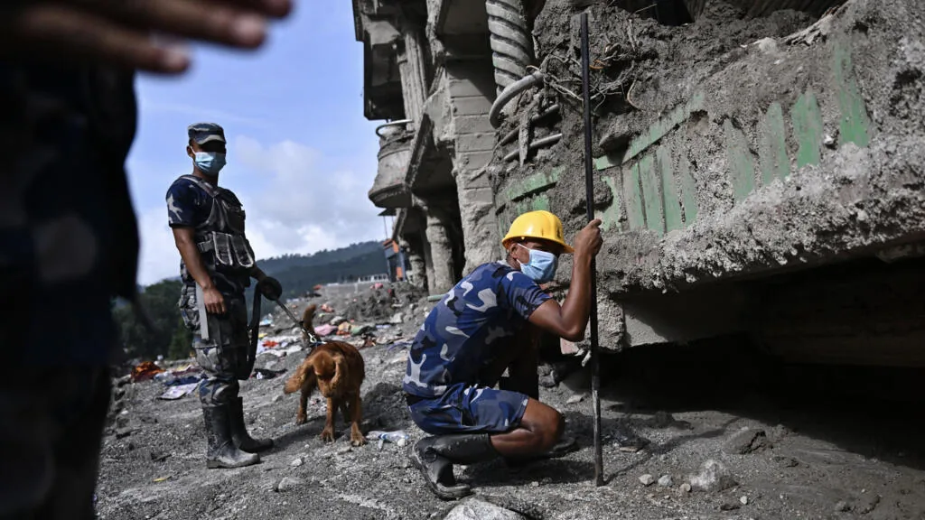 Nepal intensifica buscas em túneis de hidrelétricas após desastre