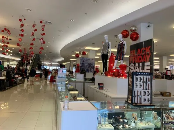 Macy's registra crescimento e eleva projeções após renovação de lojas