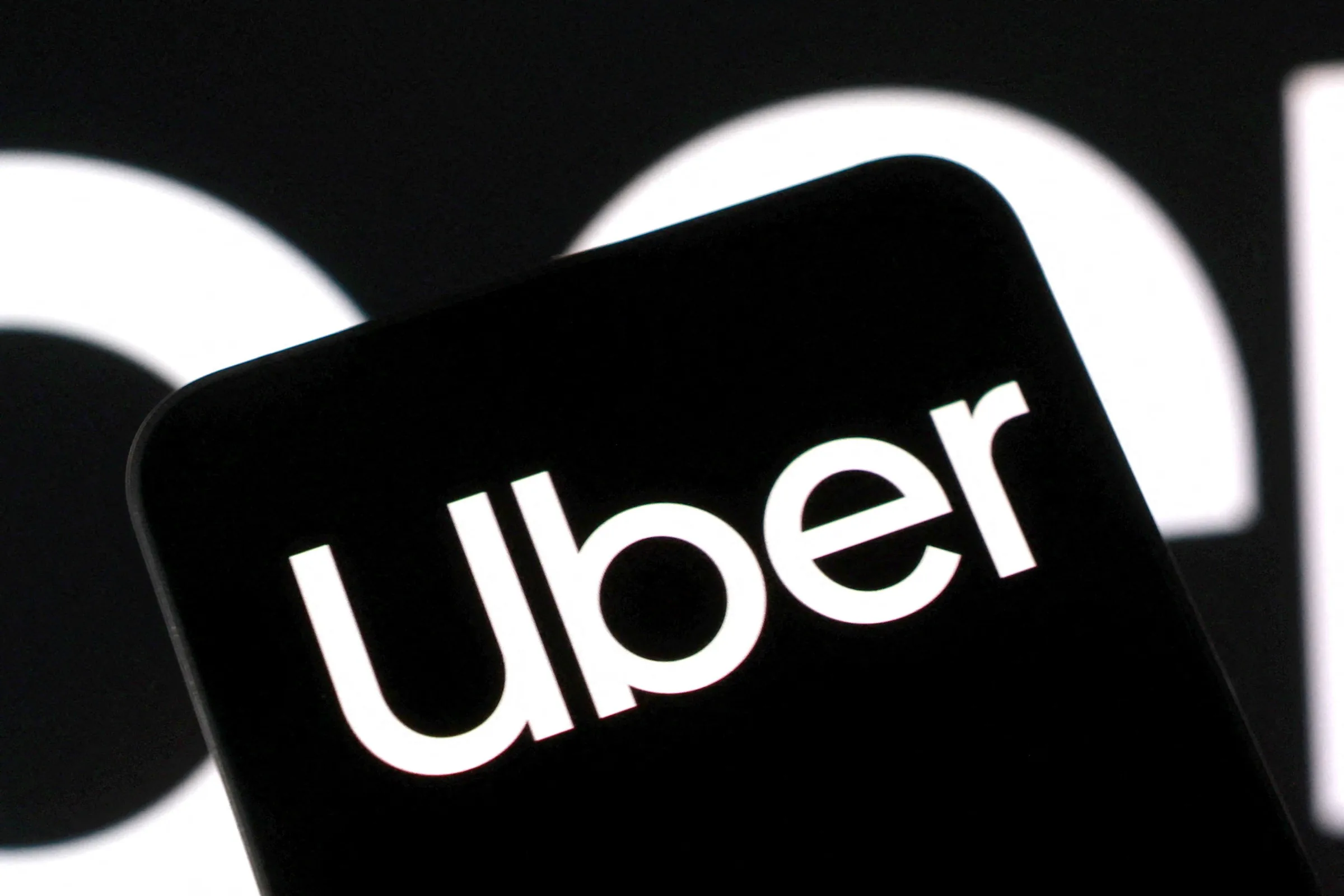 Uber anuncia corte de 3.300 vagas em reestruturação da empresa