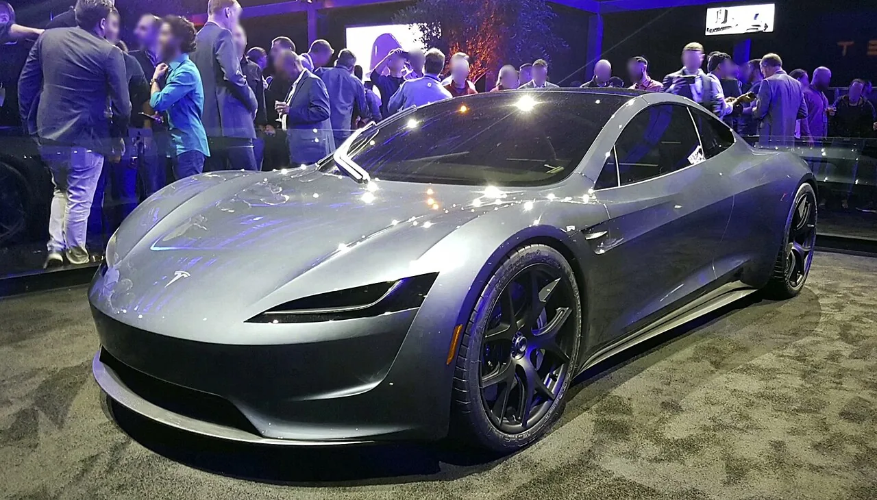 Tesla anuncia lançamento do Roadster 2