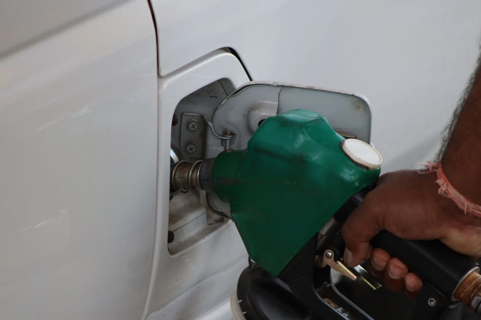 Gasolina escasseja no Irã após novas sanções dos EUA