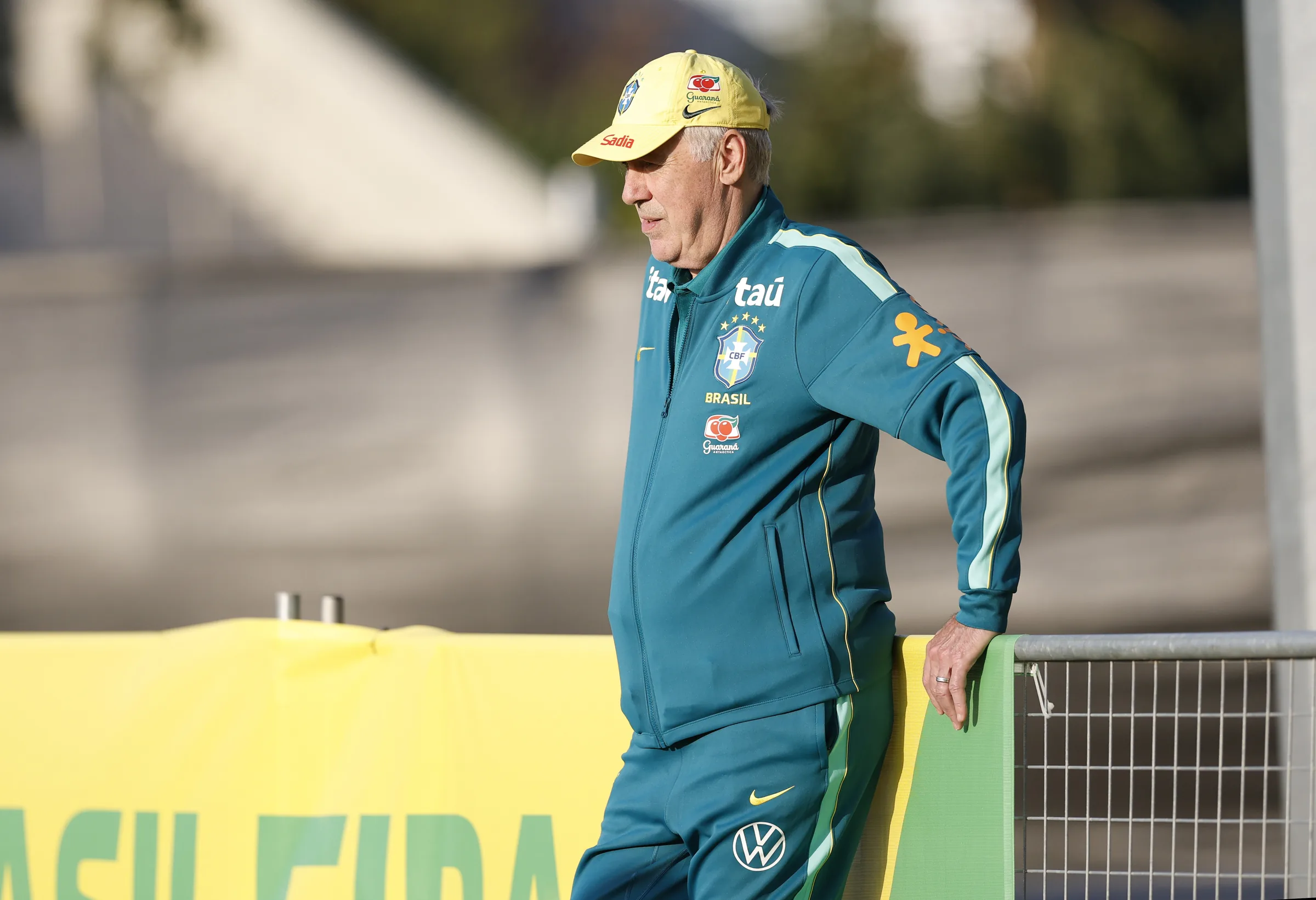 Ancelotti monta elenco com sete remanescentes da Copa e dois estreantes