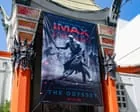Filmes de super-heróis e clássicos impulsionam bilheteria mundial