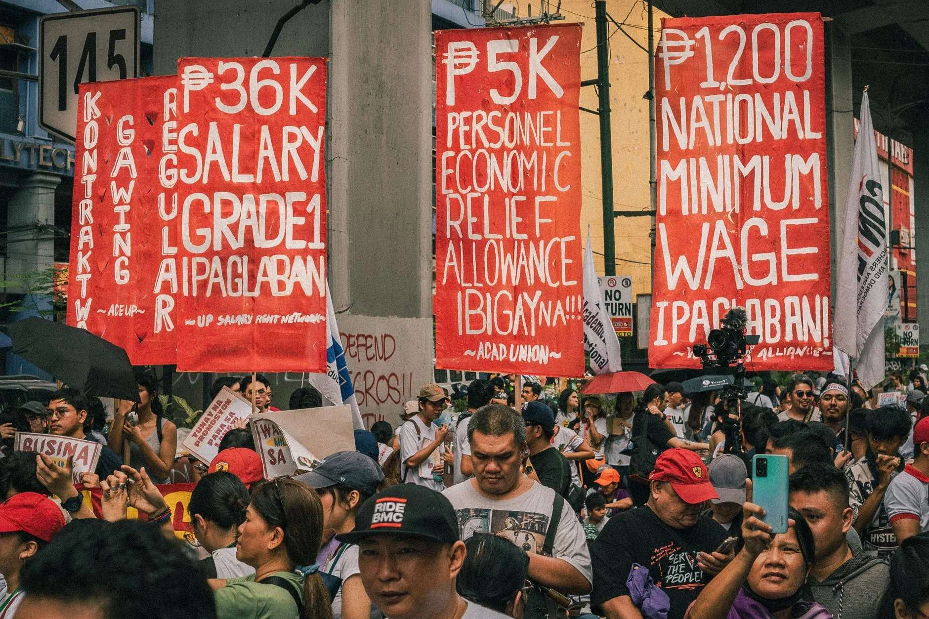 Contexto: Salários Elevados e Políticas de Inclusão Econômica