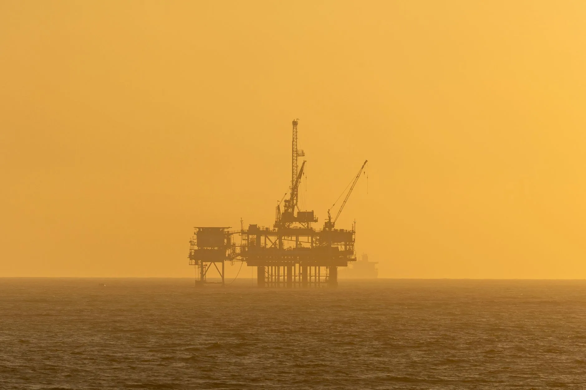 TotalEnergies e BlackRock firmam parceria por $1,8 bilhão em ativos de petróleo e gás africano