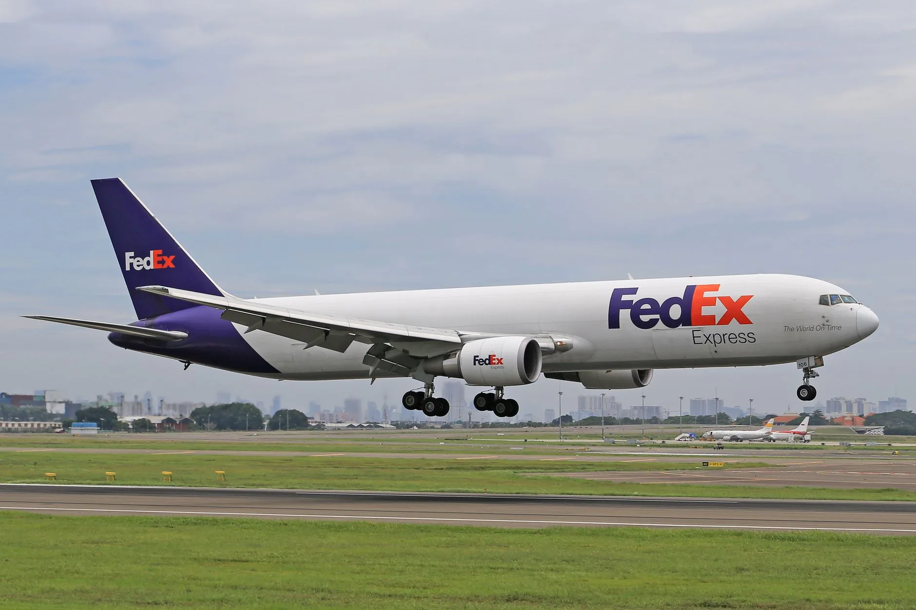 Investigadores federais examinam acidente de avião da Amazon em Miami