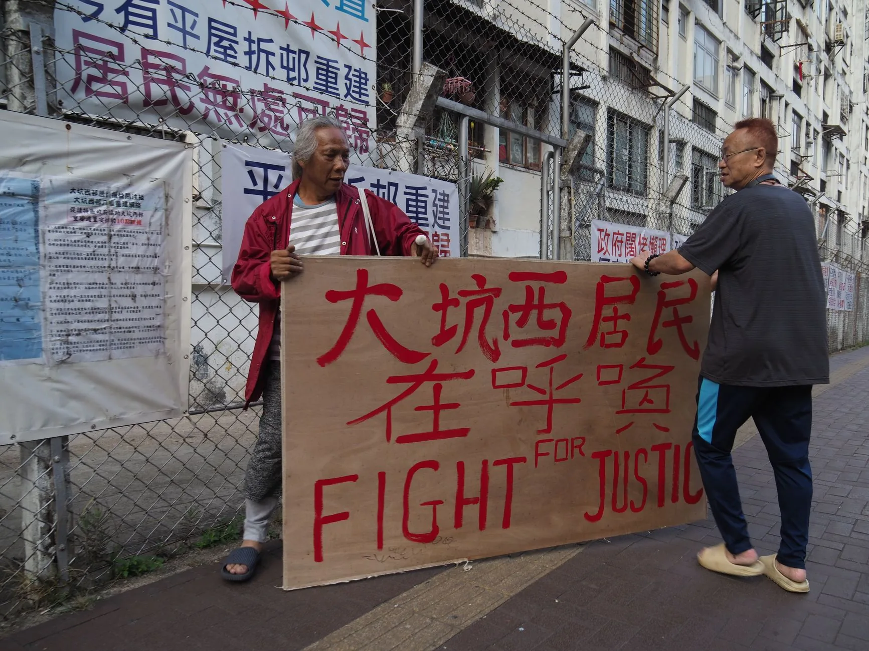 Hong Kong tribunal condena organizadores de vigília tiananmense a prisão