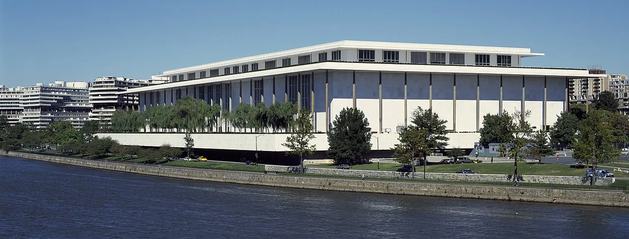 Kennedy Center enfrenta risco de falência