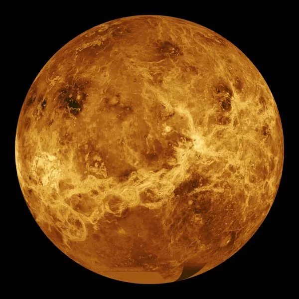 Vênus pode ter consumido seu próprio satélite