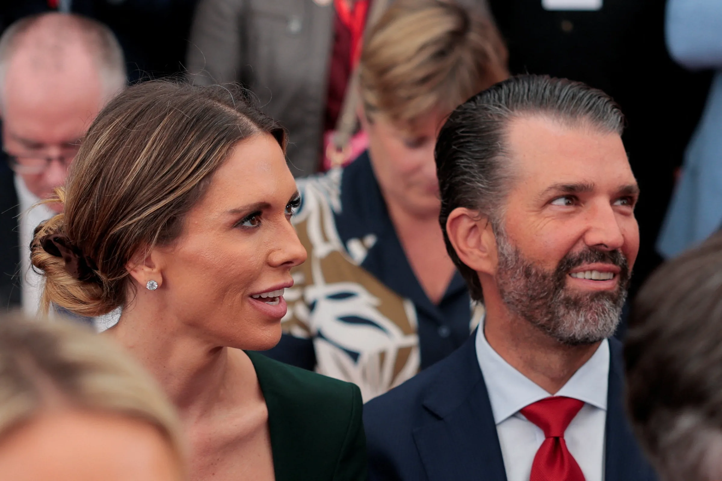 Senador republicano pede investigação de filho de Trump sobre casamento financiado por oligarca russo
