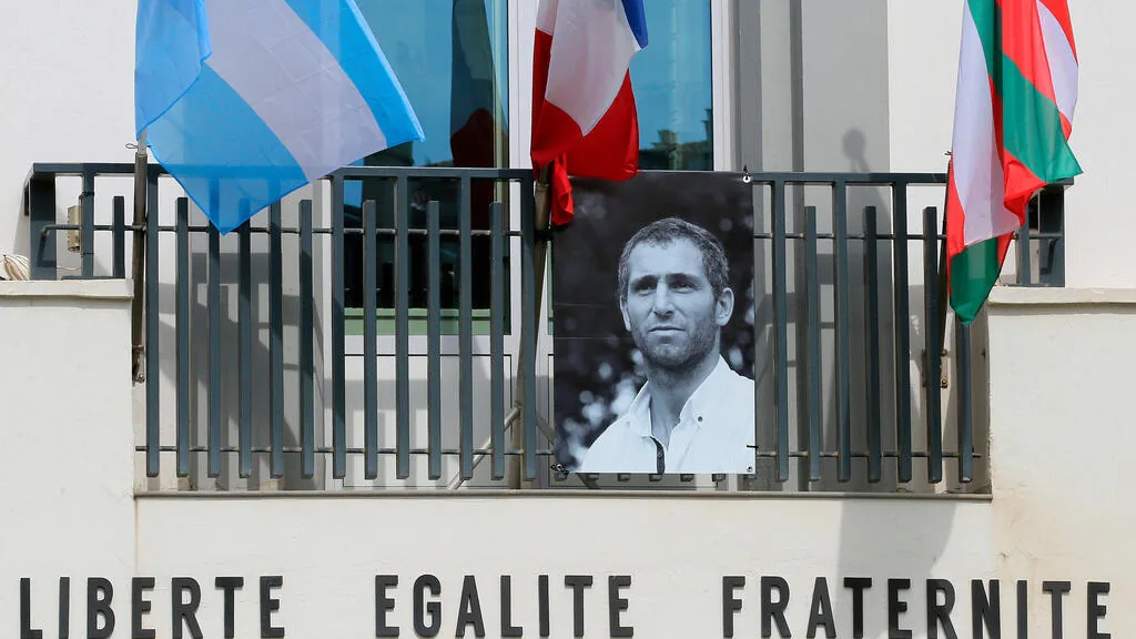 Dois ativistas extremistas são julgados em Paris pelo assassinato de jogador de rugby argentino
