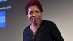 Bonnie Greer, escritora e comentarista cultural, falece aos 77 anos