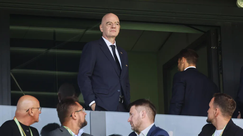 Infantino propõe revisão externa de governança da FIFA após controvérsia