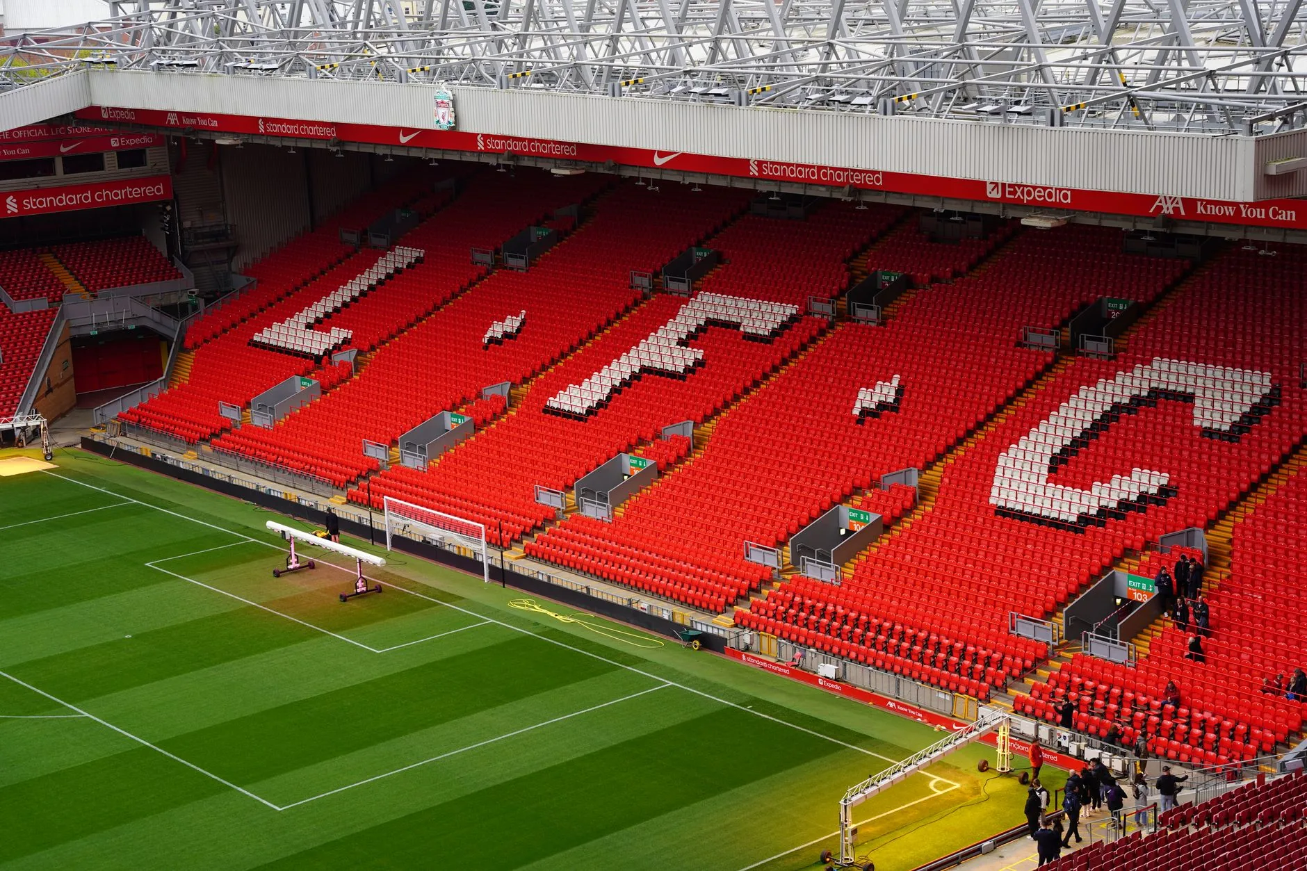 Liverpool vence Bournemouth e se aproxima do G-5