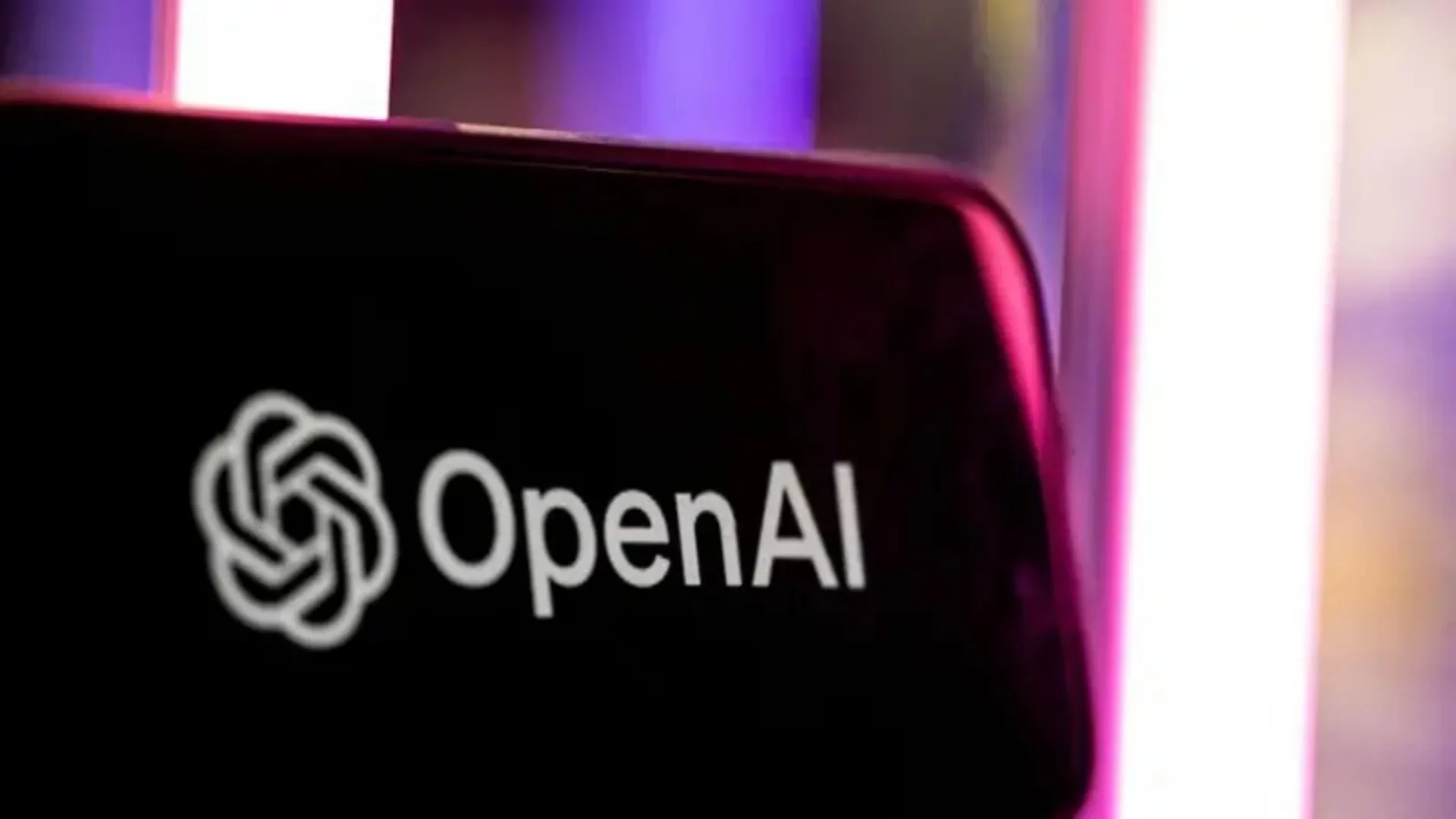 OpenAI admite que robôs de IA podem ter invadido sistemas de órgãos governamentais