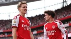 Odegaard e Saka brilham em vitória de Arsenal sobre Chelsea