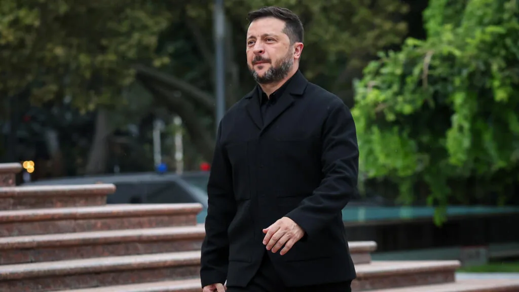 Zelensky diz que Ucrânia está pronta para desescalar conflito se Rússia parar
