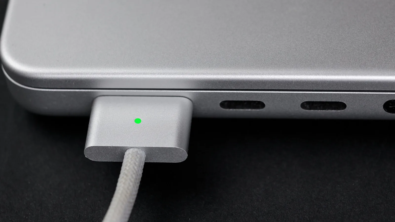 MagSafe vs. USB-C: Qual é melhor para recarregar seu MacBook?