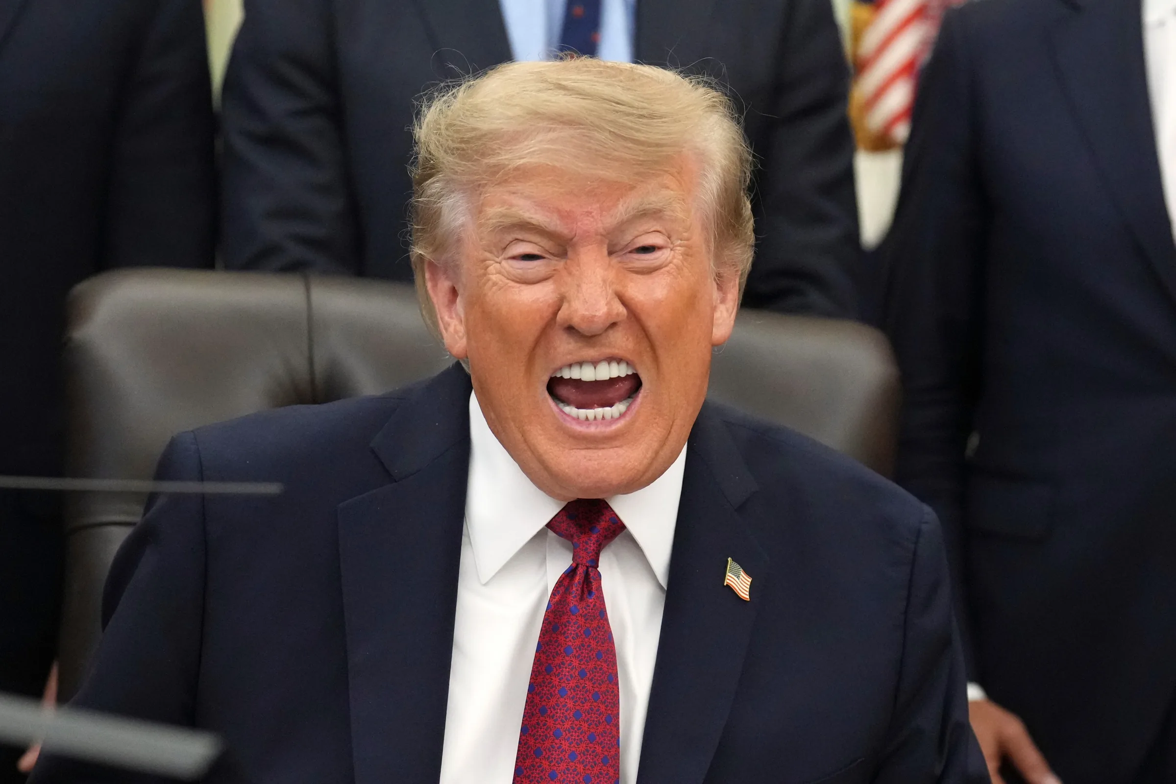 Justiça dos EUA suspende ordem de Trump que negava cidadania em casos de 'turismo de nascimento'