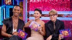 Strictly Come Dancing retorna com novo trio de apresentadores
