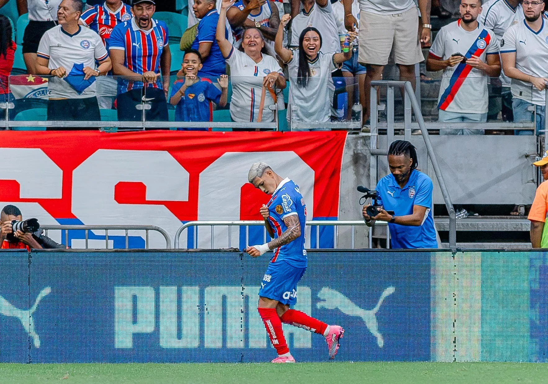 Erick Pulga marca dois gols de ponta para Bahia vencer Internacional