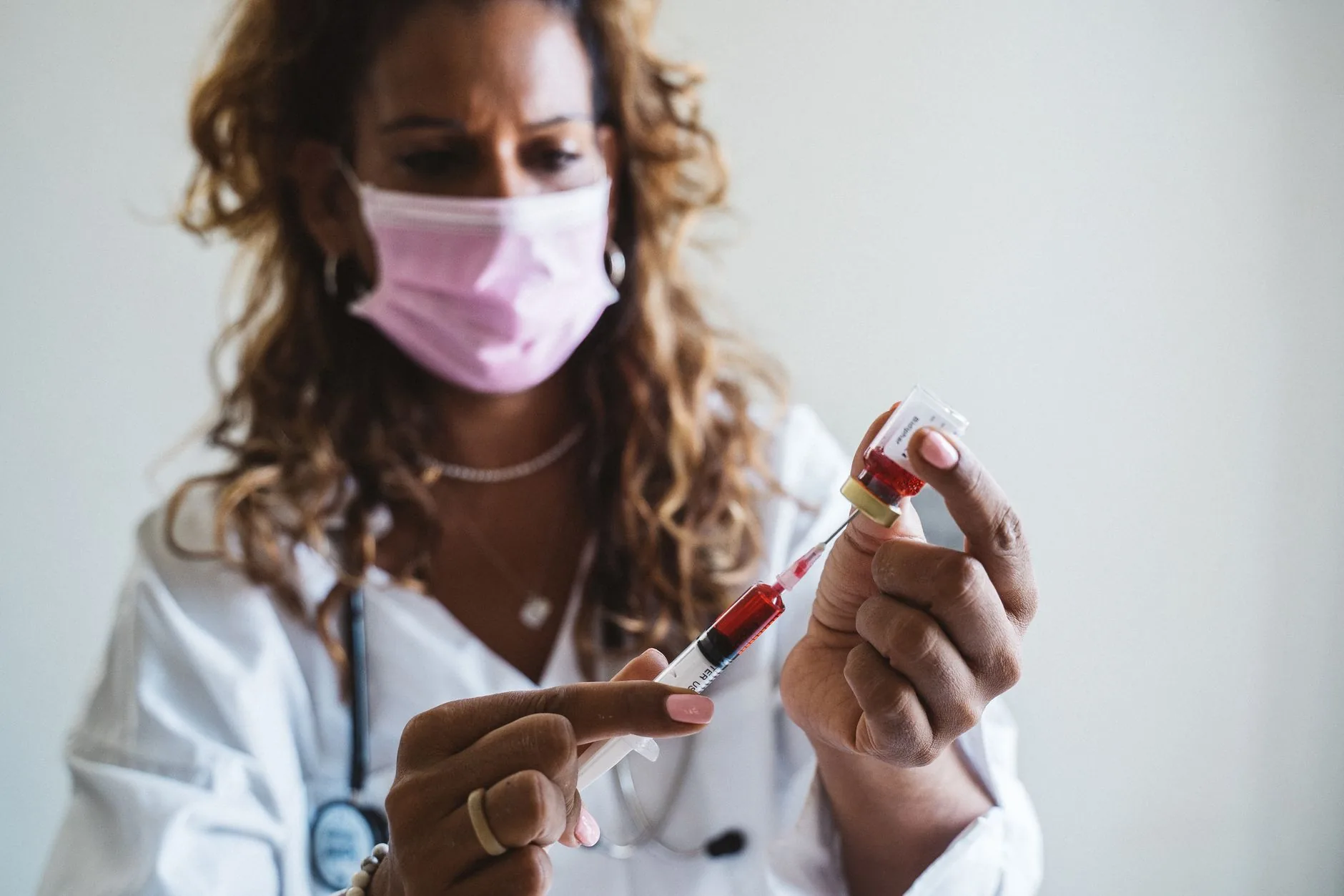DR Congo inicia vacinação de trabalhadores de saúde contra Ebola