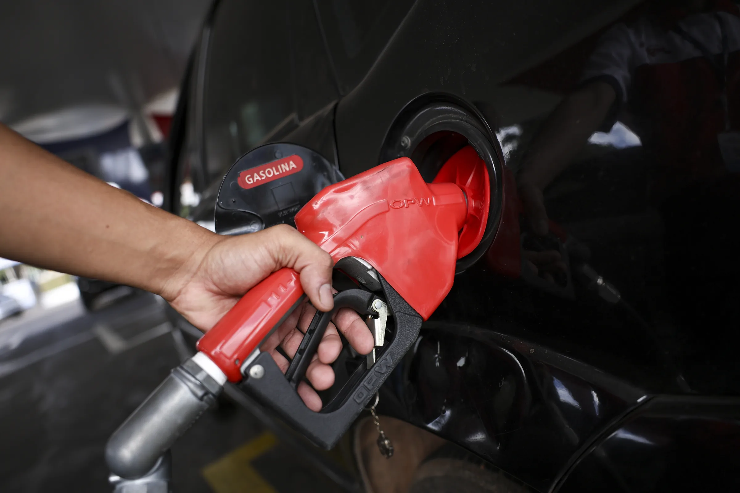Governo prorroga cobrança de imposto sobre exportação de petróleo