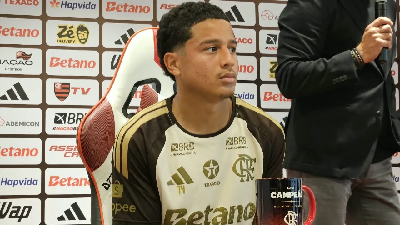 Flamengo apresenta Anthony Valencia como novo reforço