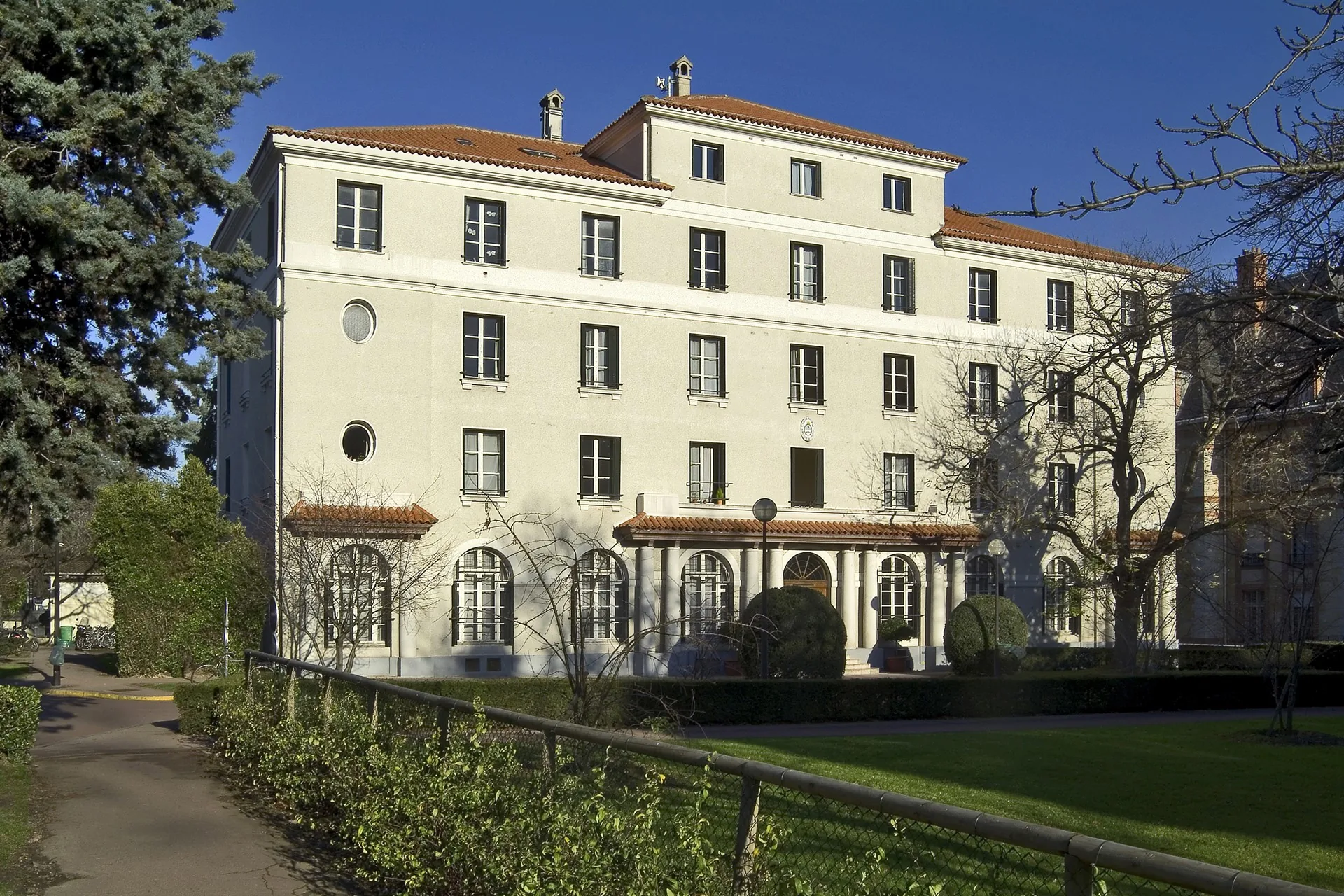 Polêmica envolve Casa Argentina em Paris