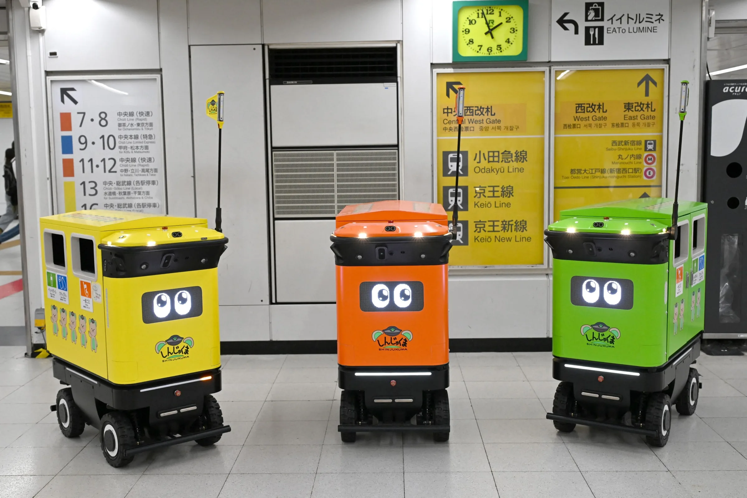 Tóquio testa robôs coletores de lixo na estação mais movimentada do mundo