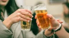 Pubs em Inglaterra e País de Gales podem usar apps digitais para verificar idade