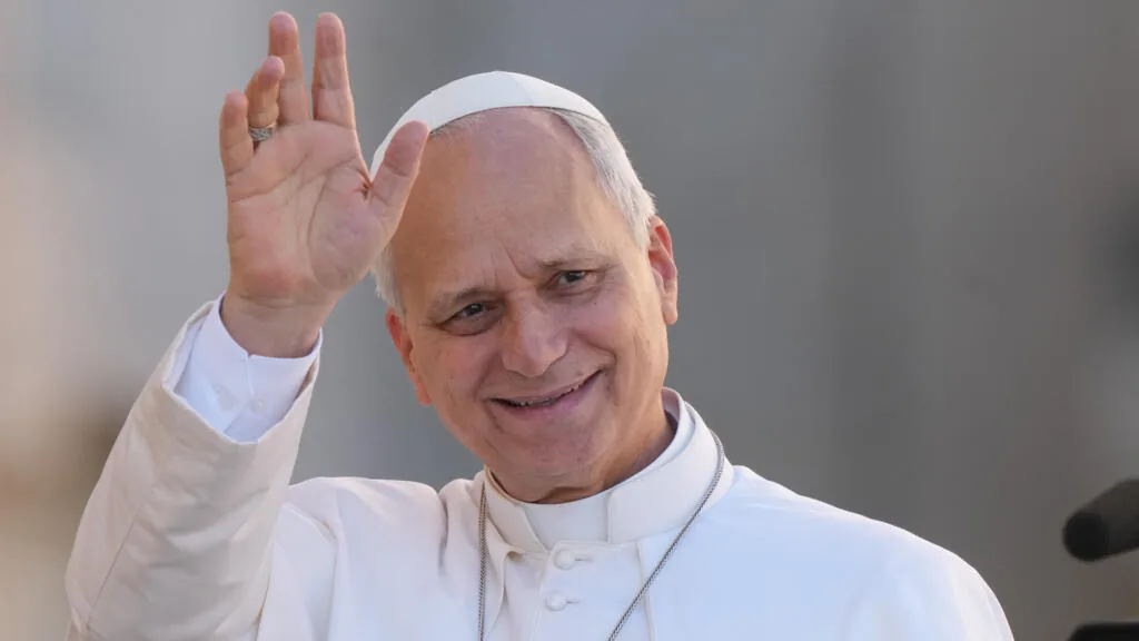 Papa Leo visita secular França em disputa sobre aborto e eutanásia