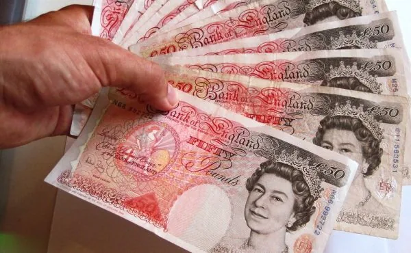 Pound britânico pode perder força com alta de juros em outros países