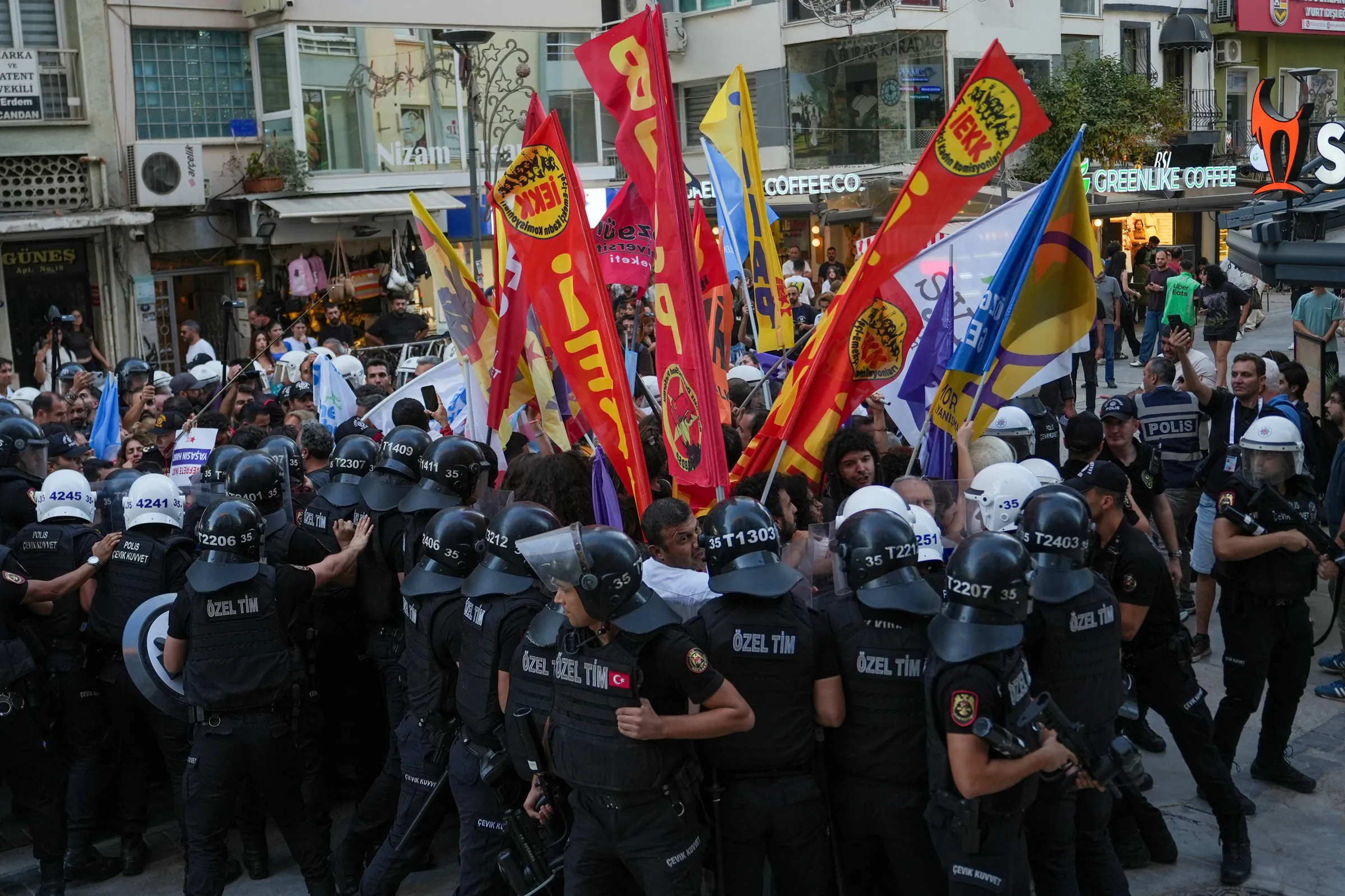 Operação governamental causa violações de direitos humanos contra a comunidade LGBT+ na Turquia