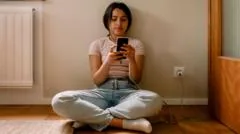Eu anuncia plano para restringir acesso a redes sociais por menores de 15 anos