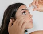 Como remover algo do olho sem causar danos?