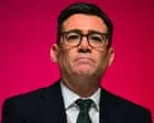 Andy Burnham propõe reformas para cuidados sociais e seus trabalhadores