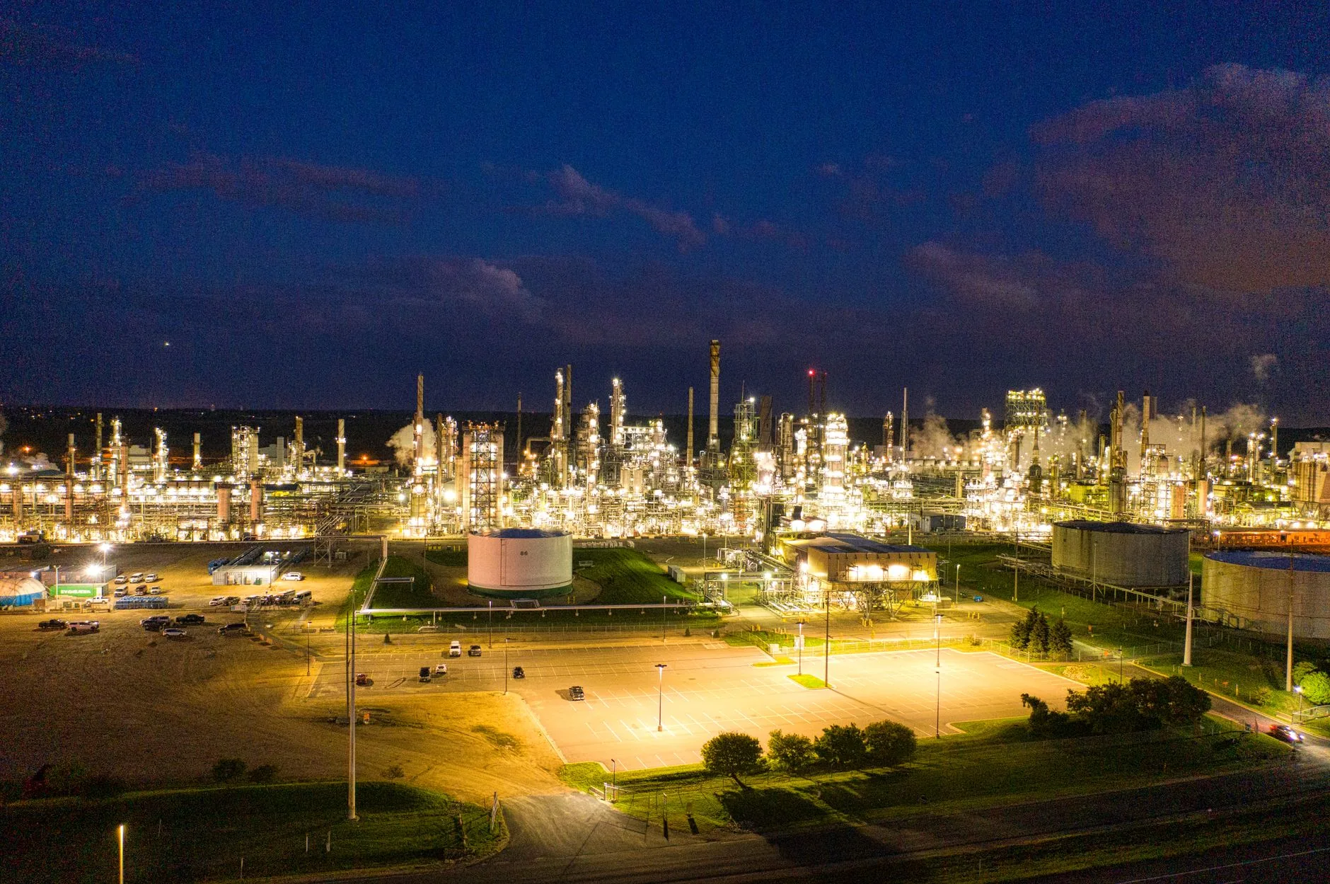 Refinarias se tornam alvo prioritário em meio a escassez global de combustíveis