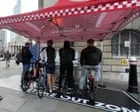 Nova abordagem policial reduz multas para ciclistas que atravessam sinal vermelho