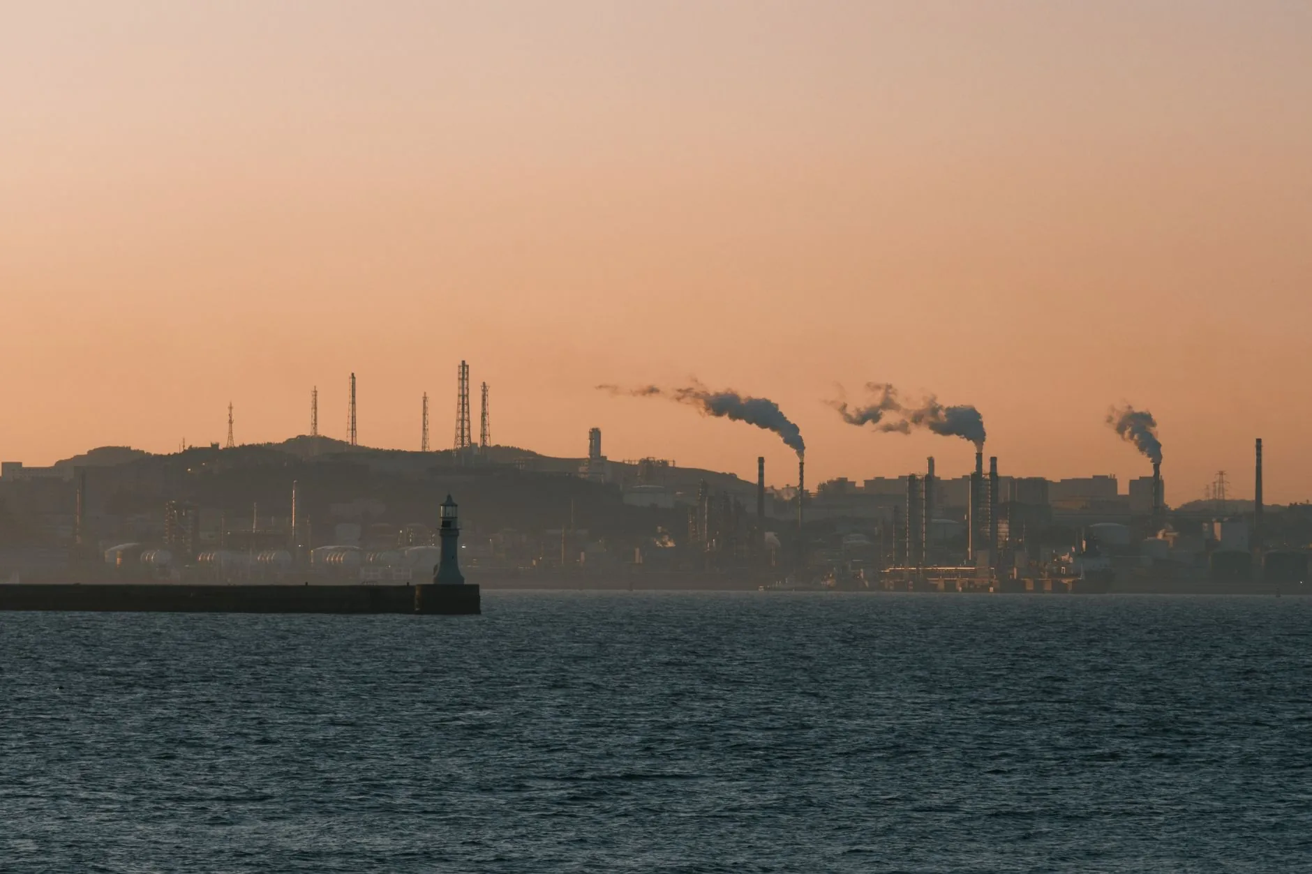 Japão aprova leis para diversificar suprimentos de petróleo