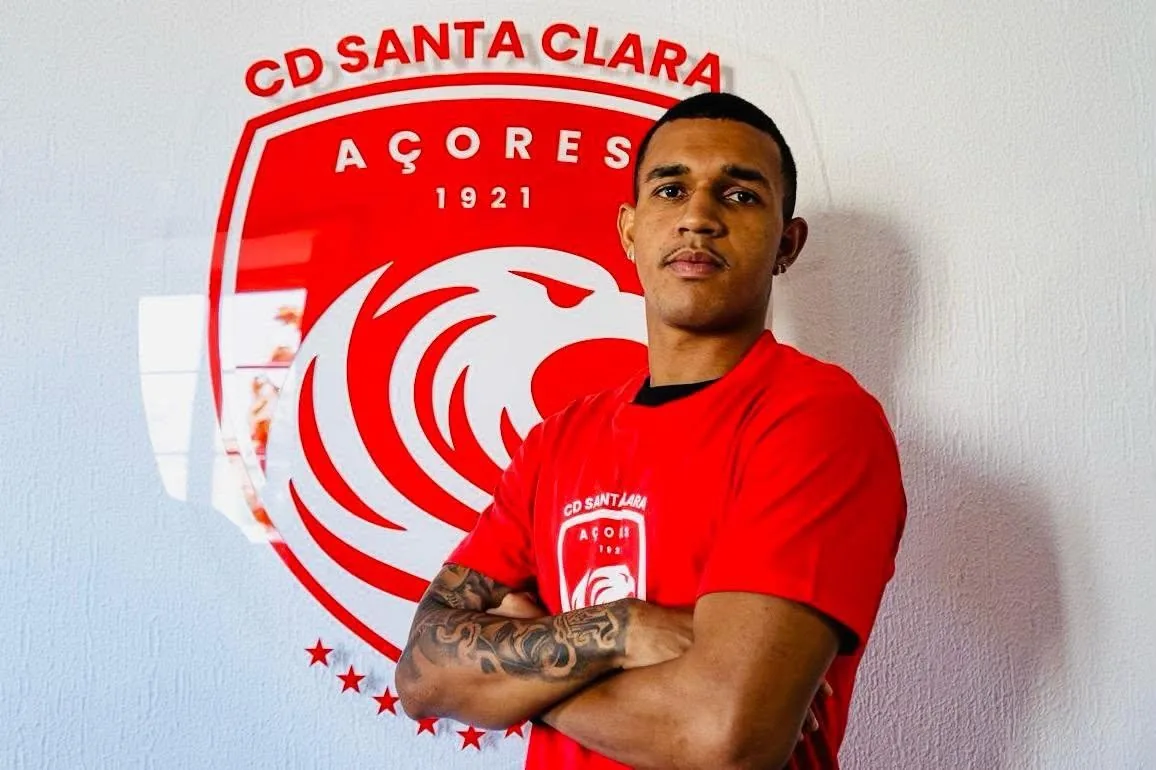 Thiago Medeiros marca golaço de 'puxeta' e garante empate do Santa Clara na Liga Revelação