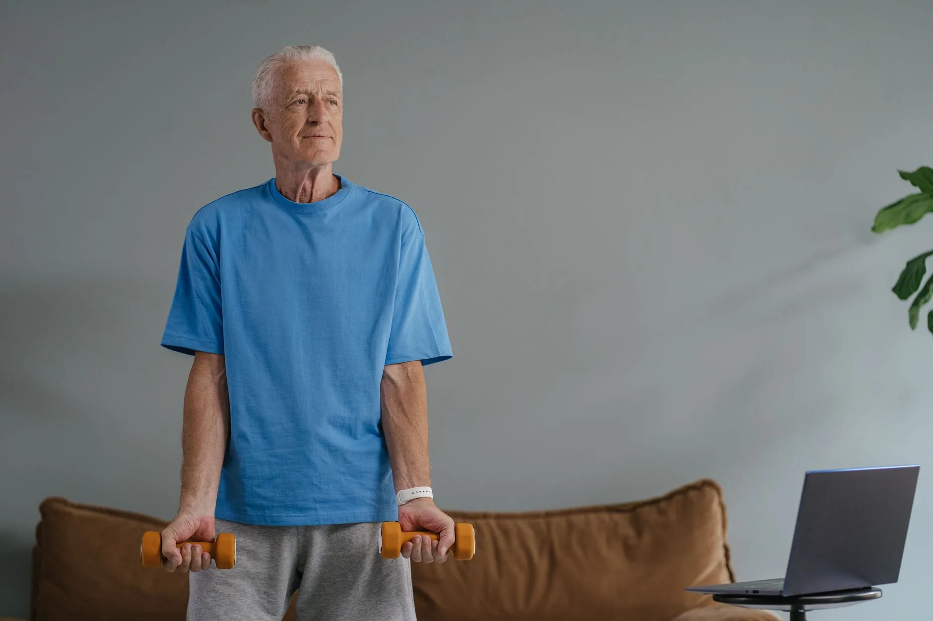 Estudo revela quando o corpo começa a perder força