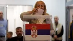 Eleições parlamentares em Sérvia registram alta adesão